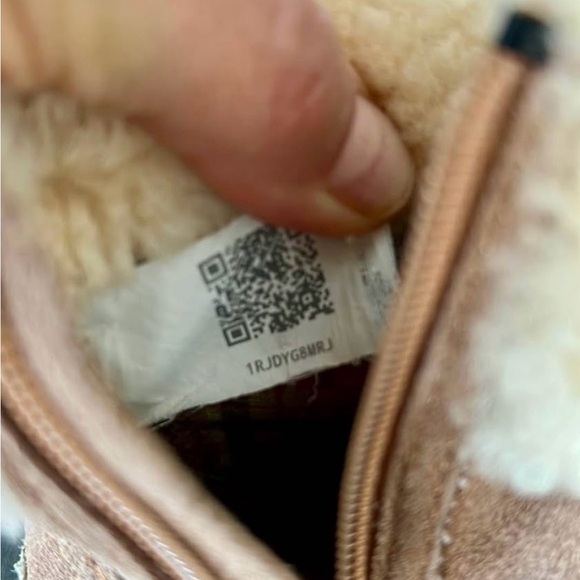 Ugg kids boots size 9c - Picture 7 of 8
